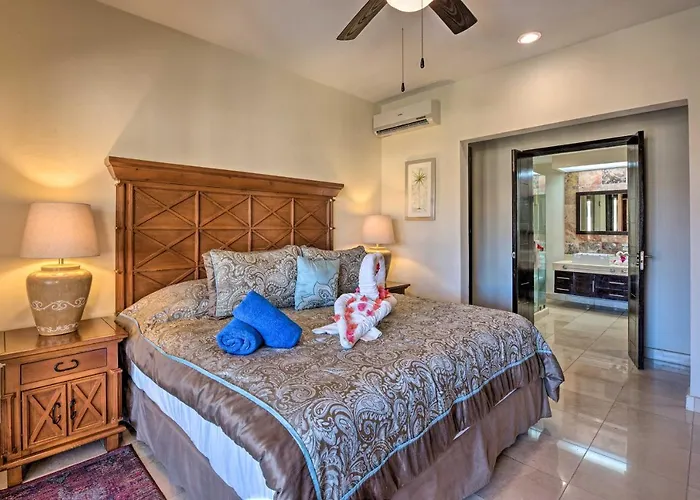 Hébergement de vacances Beachfront W/ Pool Access! *