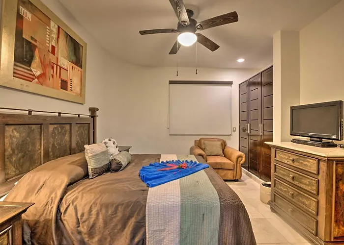 Hébergement de vacances Beachfront W/ Pool Access!