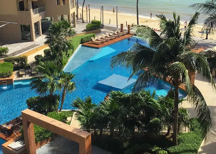 Hébergement de vacances Beachfront W/ Pool Access! *