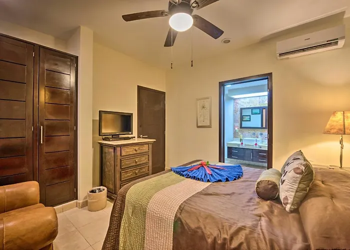 Beachfront W/ Pool Access! * Playa del Carmen